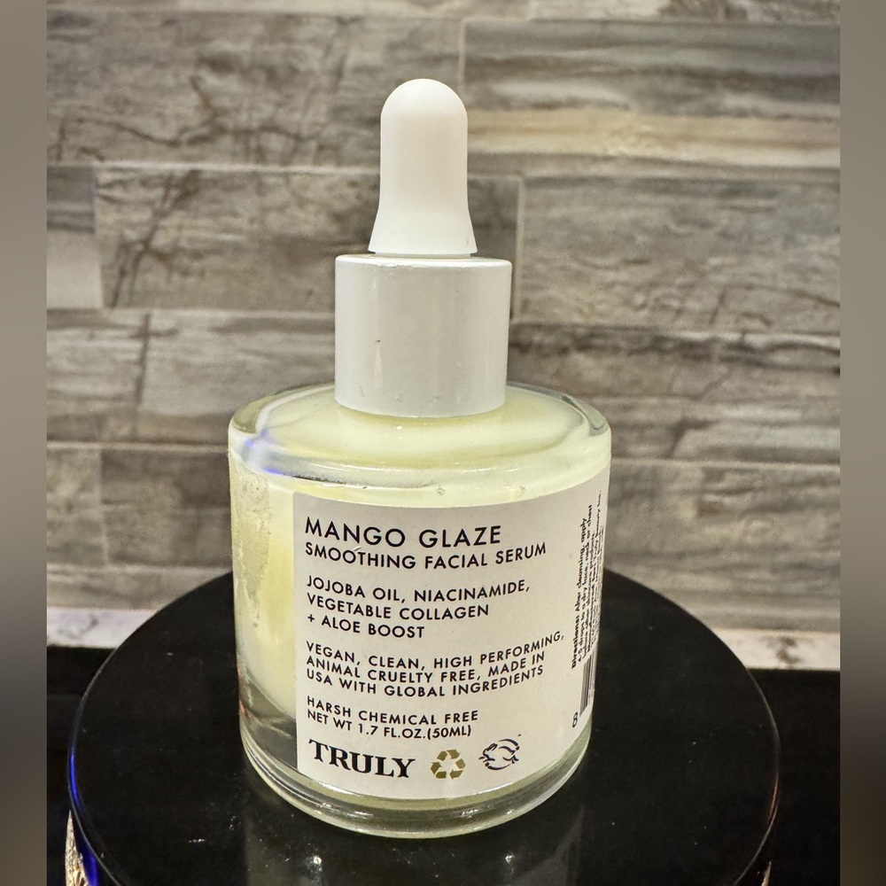 TRULY• Mango Glaze Smoothing Facial Serum 50mL Chemical Free